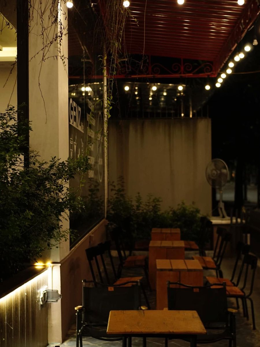Đèn vàng buổi tối – GenZ Coffee